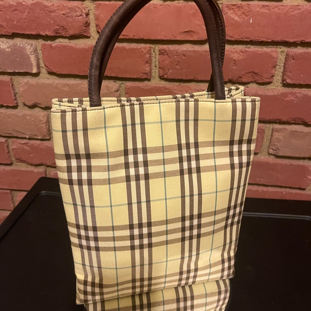 🔥Vintage 🔥mini 🔥Burberry 🔥multi 🔥color 🔥yellow block print. - Picture 7 of 10